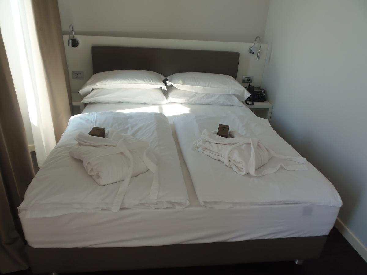 Albergo Dongo Exterior photo
