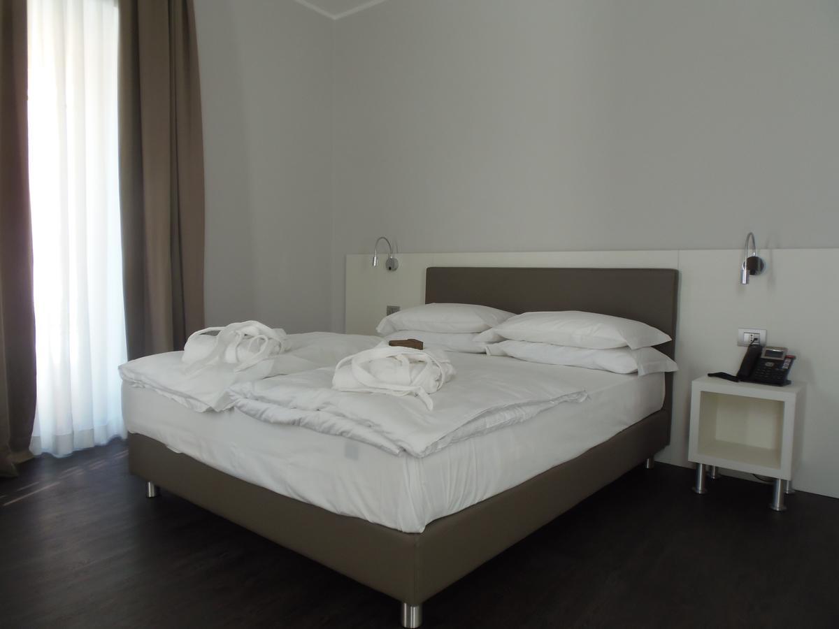 Albergo Dongo Exterior photo